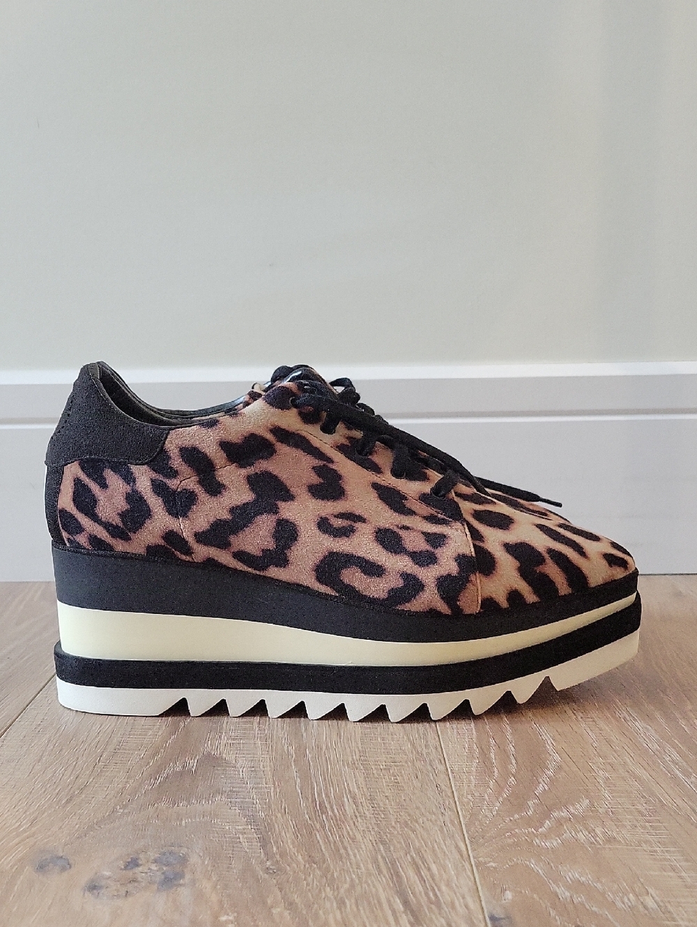 GUC Stella McCartney Elyse Leopard Sneakers Size 41 - Picture 2 of 13